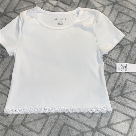 ⭐️ NWT // AE white cropped shirt - Picture 2 of 5